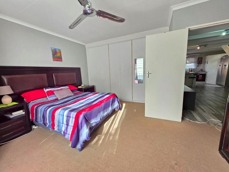 2 Bedroom Property for Sale in Weltevreden Park Gauteng