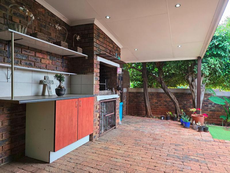 2 Bedroom Property for Sale in Weltevreden Park Gauteng