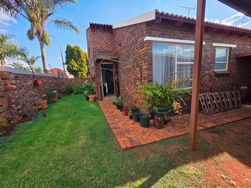 2 Bedroom Property for Sale in Weltevreden Park Gauteng
