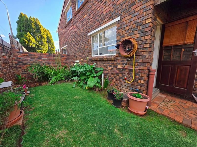 2 Bedroom Property for Sale in Weltevreden Park Gauteng