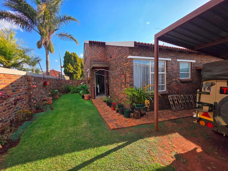 2 Bedroom Property for Sale in Weltevreden Park Gauteng