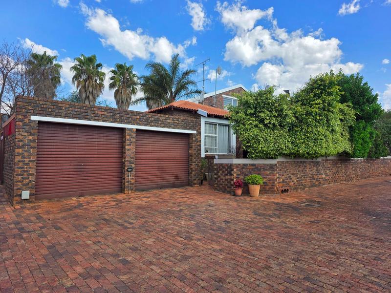 2 Bedroom Property for Sale in Weltevreden Park Gauteng