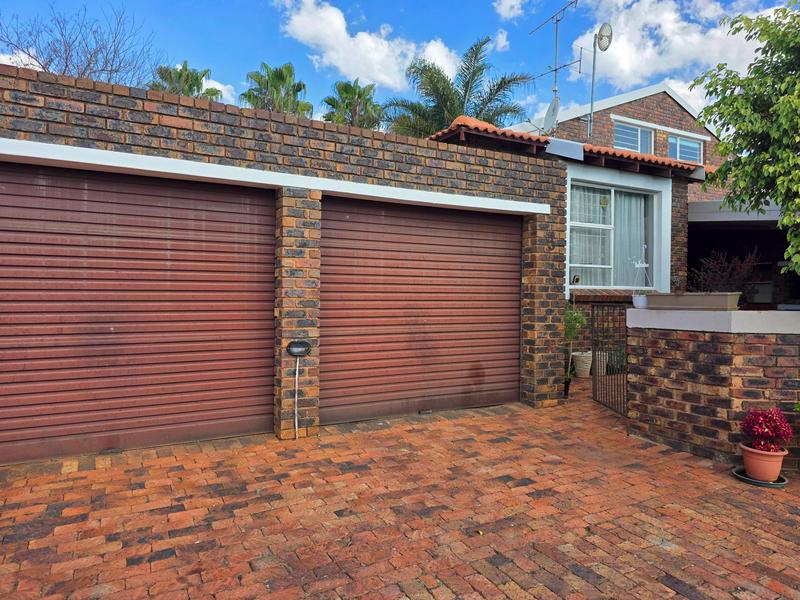 2 Bedroom Property for Sale in Weltevreden Park Gauteng