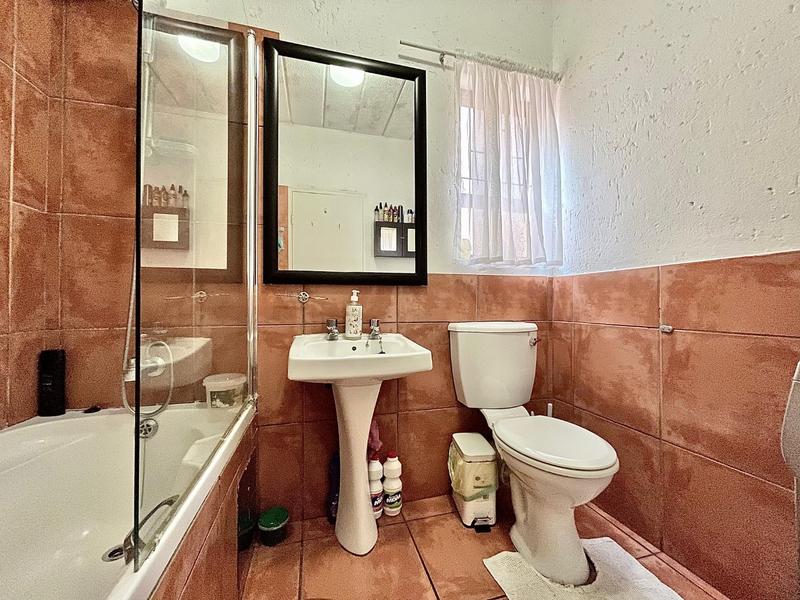 2 Bedroom Property for Sale in Sunninghill Gauteng