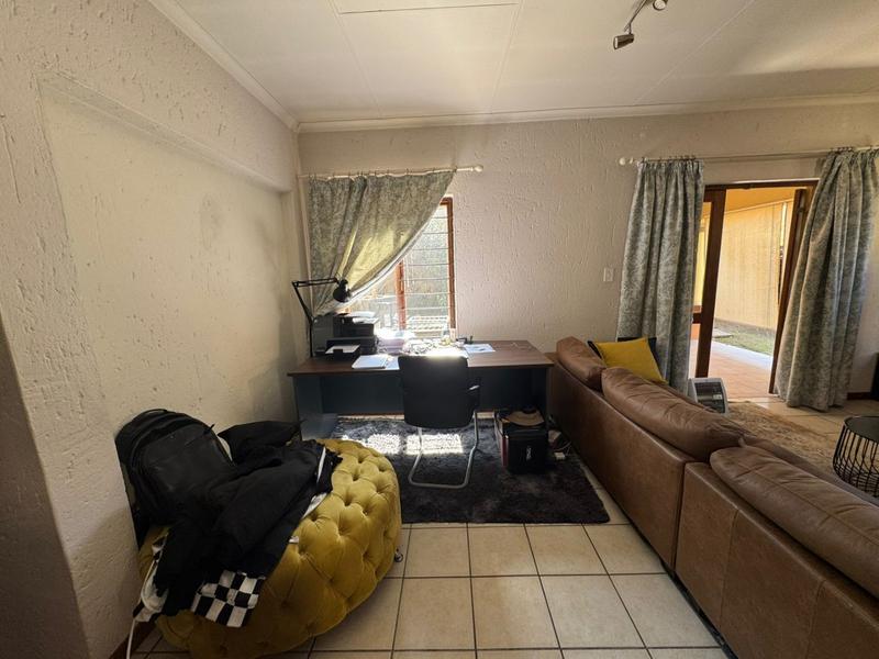 To Let 2 Bedroom Property for Rent in Douglasdale Gauteng