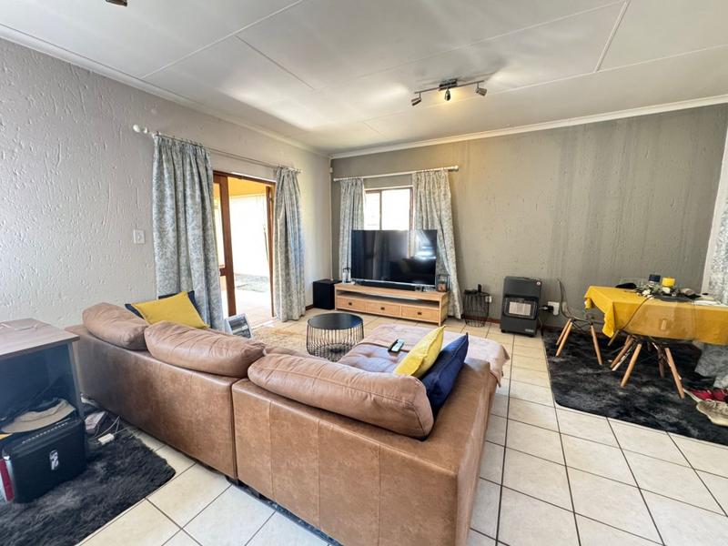 To Let 2 Bedroom Property for Rent in Douglasdale Gauteng