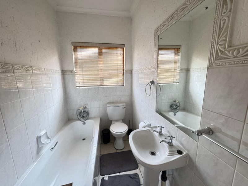 To Let 2 Bedroom Property for Rent in Douglasdale Gauteng