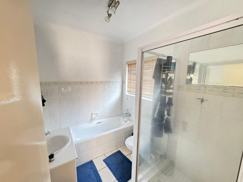 To Let 2 Bedroom Property for Rent in Douglasdale Gauteng