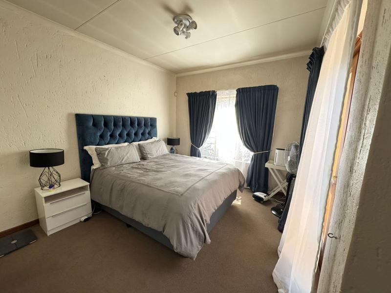 To Let 2 Bedroom Property for Rent in Douglasdale Gauteng