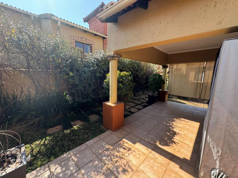 To Let 2 Bedroom Property for Rent in Douglasdale Gauteng