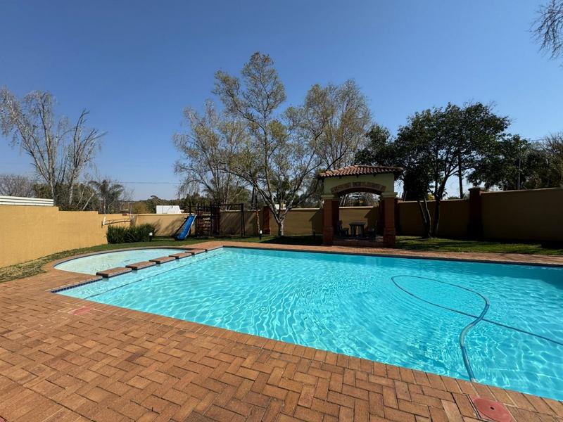 To Let 2 Bedroom Property for Rent in Douglasdale Gauteng
