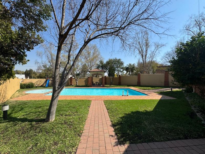To Let 2 Bedroom Property for Rent in Douglasdale Gauteng