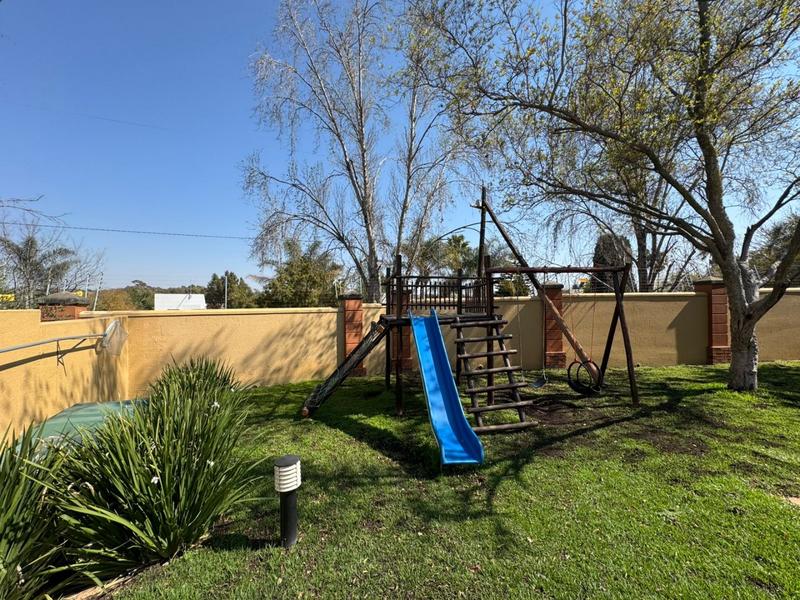 To Let 2 Bedroom Property for Rent in Douglasdale Gauteng