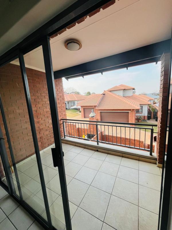 To Let 2 Bedroom Property for Rent in Sonneglans Gauteng