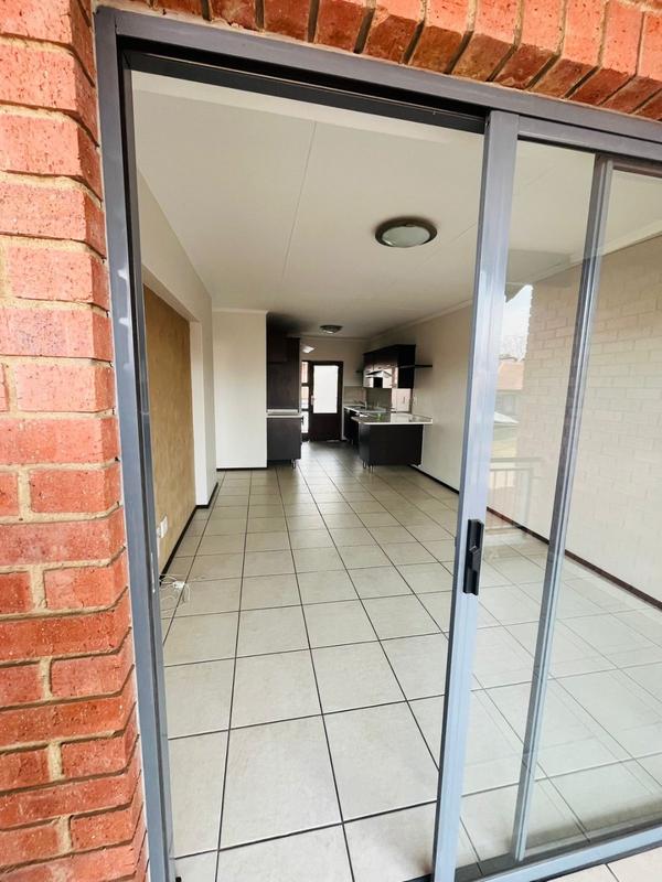 To Let 2 Bedroom Property for Rent in Sonneglans Gauteng