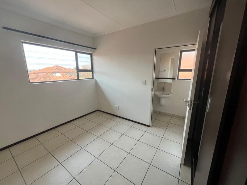 To Let 2 Bedroom Property for Rent in Sonneglans Gauteng