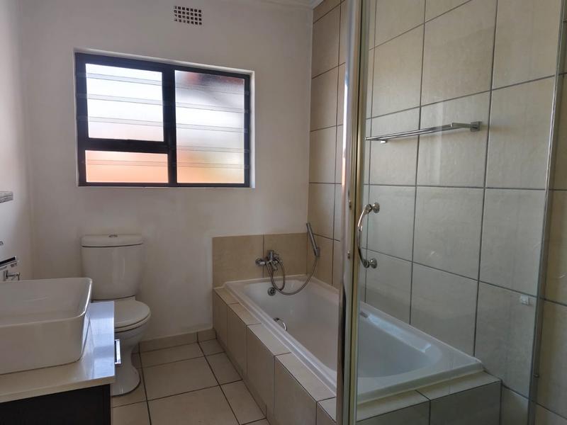 To Let 2 Bedroom Property for Rent in Sonneglans Gauteng