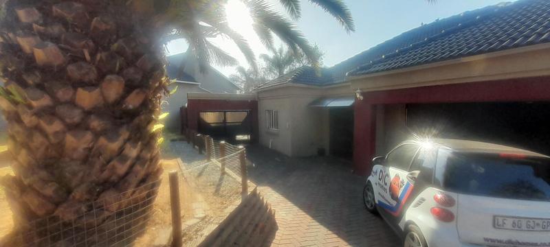 To Let 4 Bedroom Property for Rent in The Reeds Gauteng