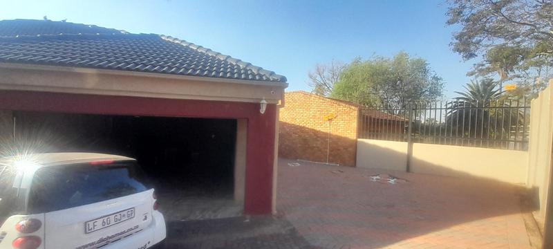 To Let 4 Bedroom Property for Rent in The Reeds Gauteng