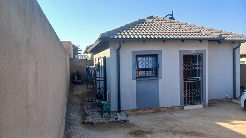 2 Bedroom Property for Sale in Clayville Gauteng