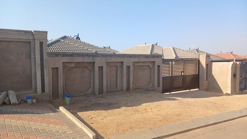 2 Bedroom Property for Sale in Clayville Gauteng