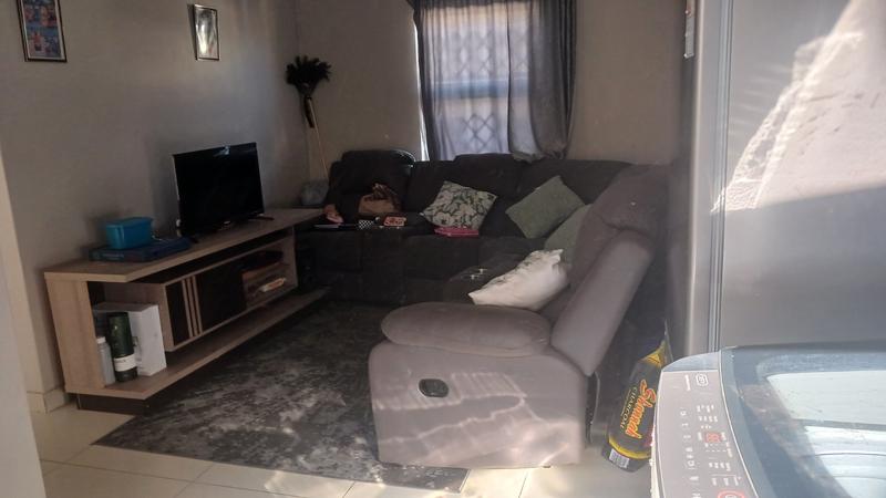 2 Bedroom Property for Sale in Clayville Gauteng