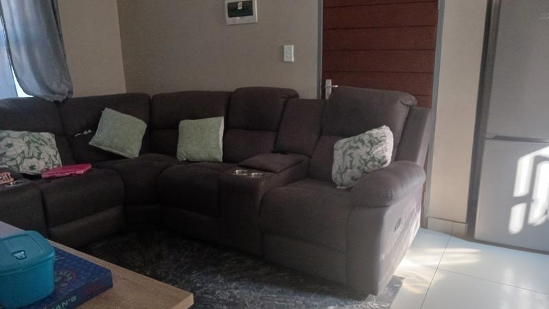 2 Bedroom Property for Sale in Clayville Gauteng