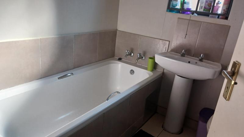 2 Bedroom Property for Sale in Clayville Gauteng