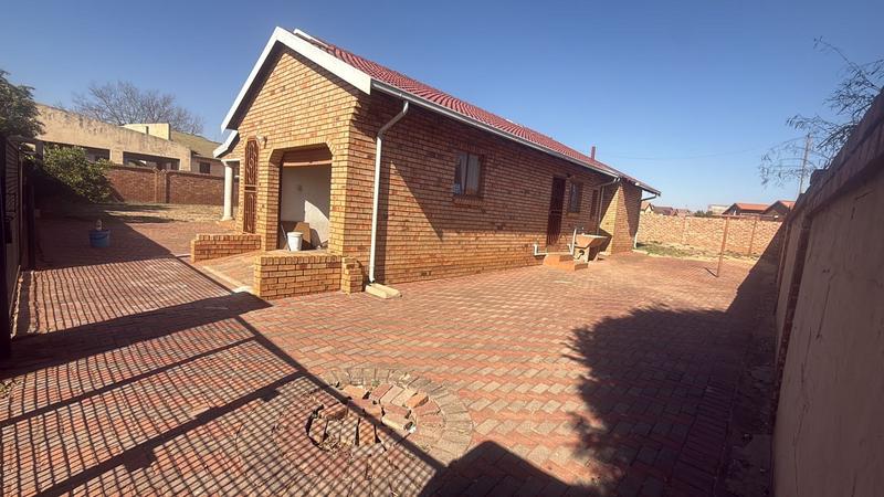 To Let 3 Bedroom Property for Rent in Hospital View Gauteng