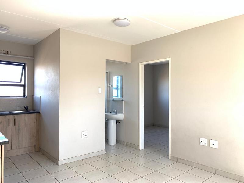 To Let 2 Bedroom Property for Rent in Kenleaf Gauteng