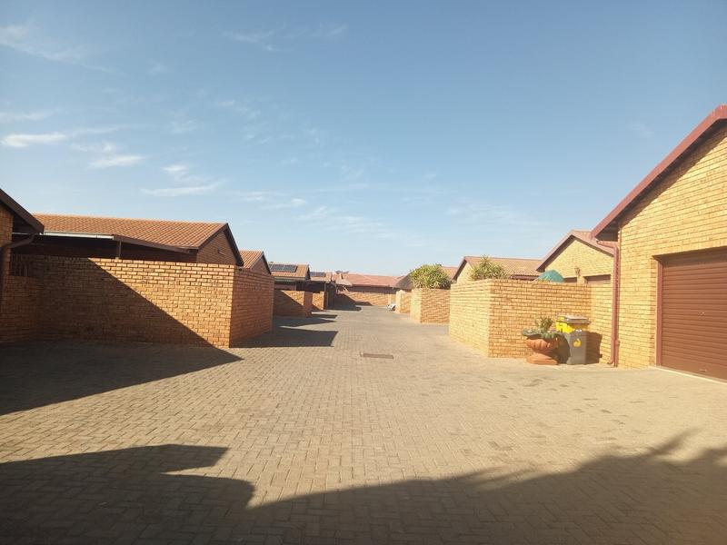 3 Bedroom Property for Sale in Eike Park Gauteng