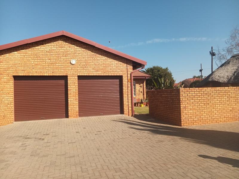 3 Bedroom Property for Sale in Eike Park Gauteng