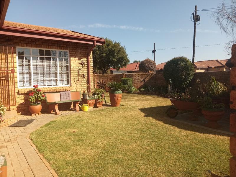 3 Bedroom Property for Sale in Eike Park Gauteng