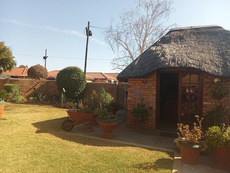 3 Bedroom Property for Sale in Eike Park Gauteng