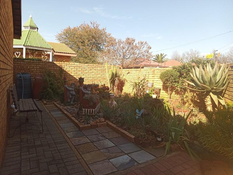 3 Bedroom Property for Sale in Eike Park Gauteng