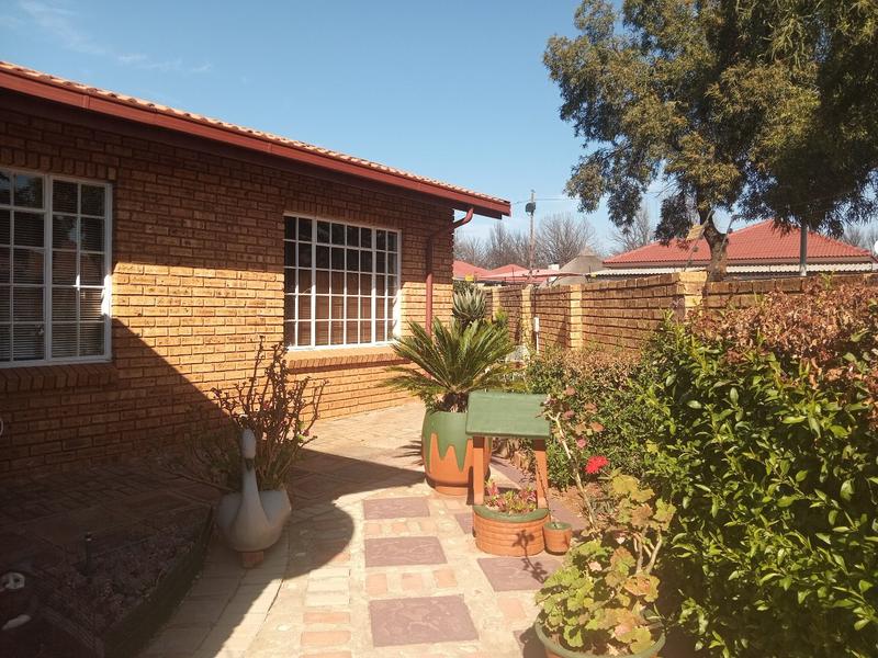 3 Bedroom Property for Sale in Eike Park Gauteng
