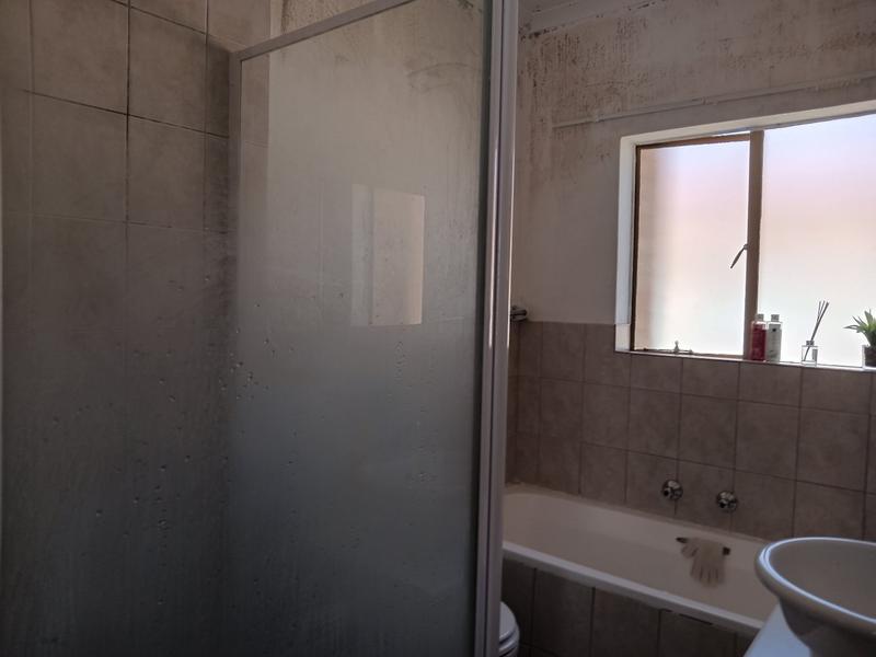 2 Bedroom Property for Sale in Greenhills Gauteng
