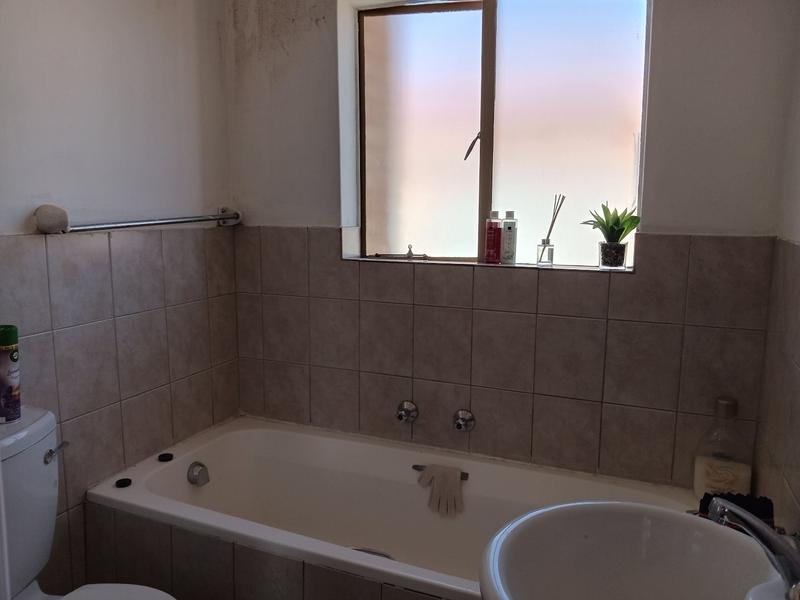 2 Bedroom Property for Sale in Greenhills Gauteng