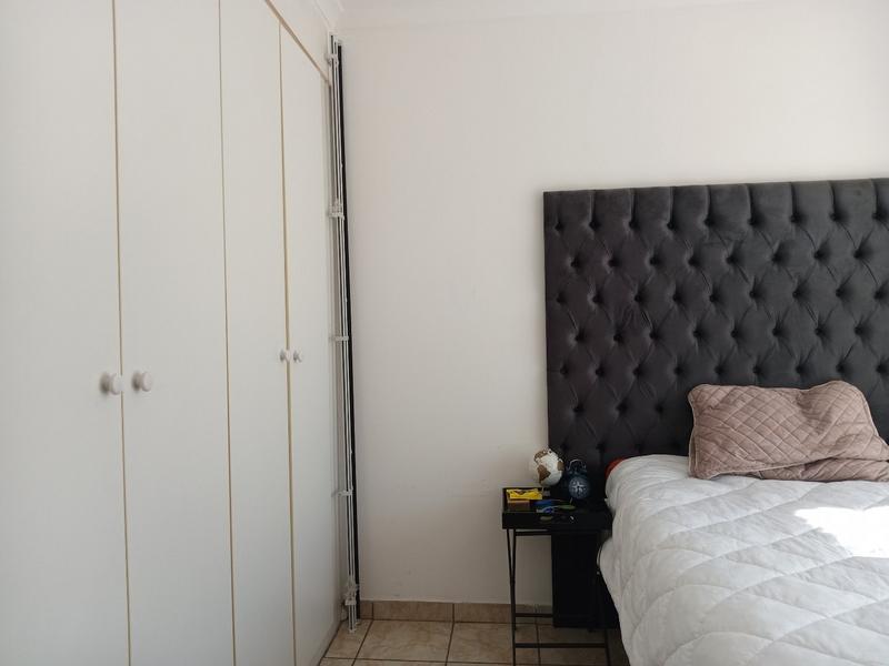 2 Bedroom Property for Sale in Greenhills Gauteng