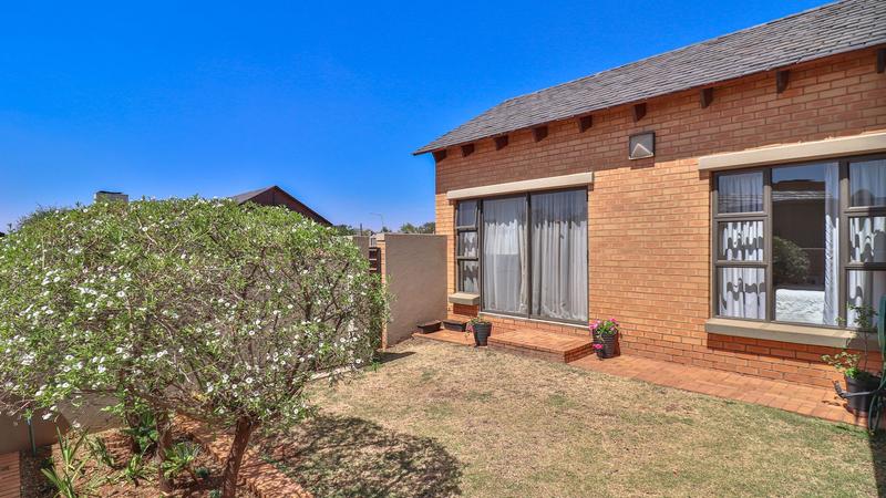 2 Bedroom Property for Sale in Retire at Midstream Gauteng
