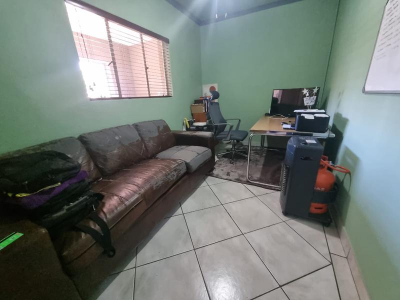 4 Bedroom Property for Sale in Verwoerdpark Gauteng