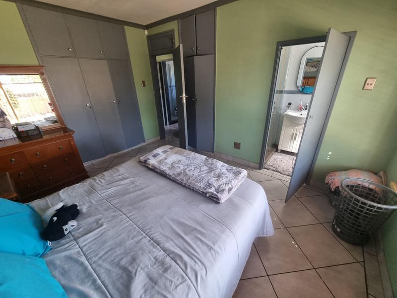 4 Bedroom Property for Sale in Verwoerdpark Gauteng