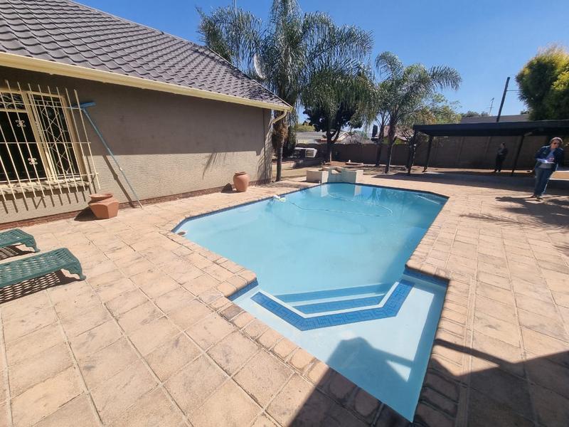 4 Bedroom Property for Sale in Verwoerdpark Gauteng
