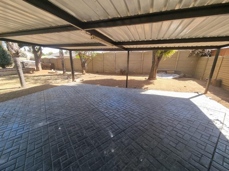 4 Bedroom Property for Sale in Verwoerdpark Gauteng