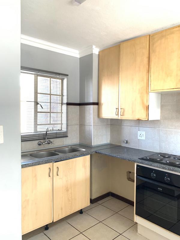 2 Bedroom Property for Sale in Die Hoewes Gauteng