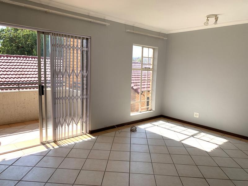 2 Bedroom Property for Sale in Die Hoewes Gauteng