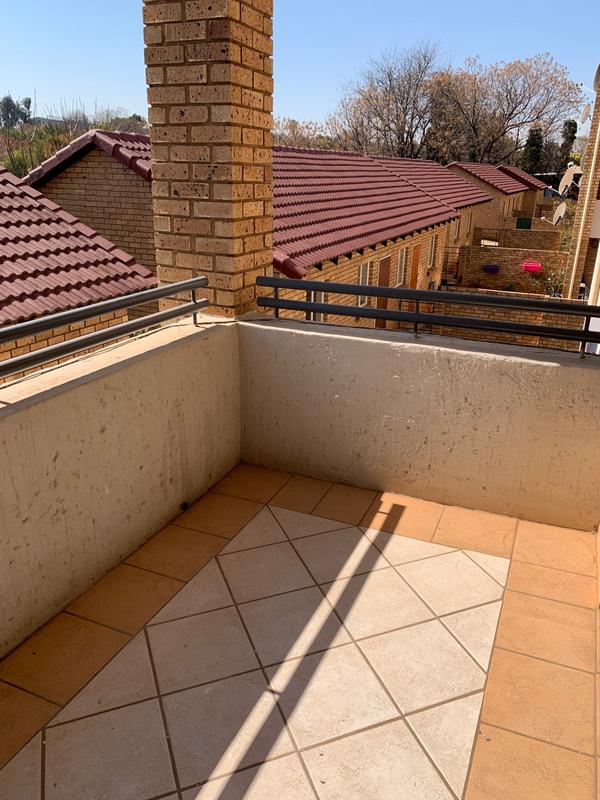 2 Bedroom Property for Sale in Die Hoewes Gauteng