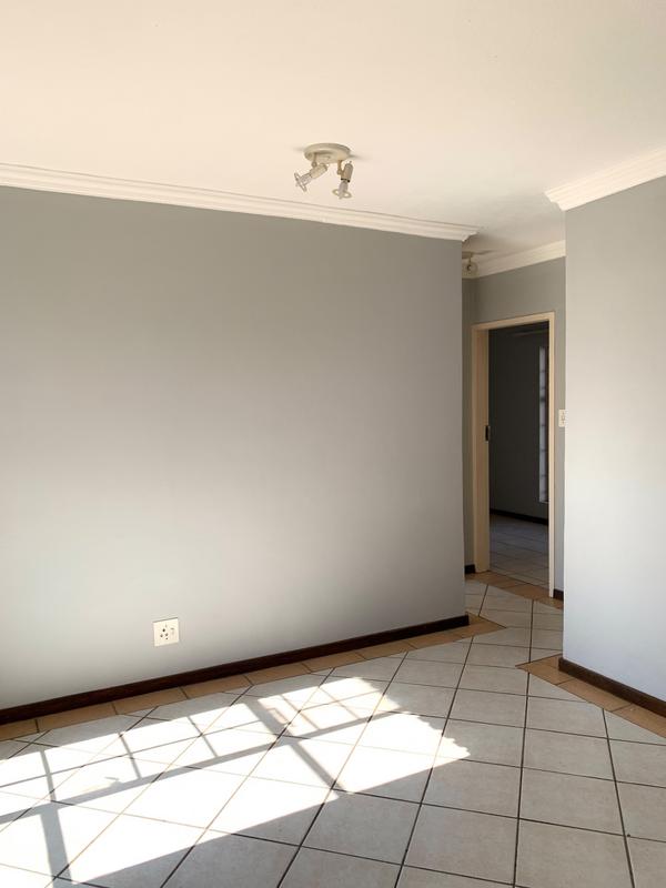 2 Bedroom Property for Sale in Die Hoewes Gauteng