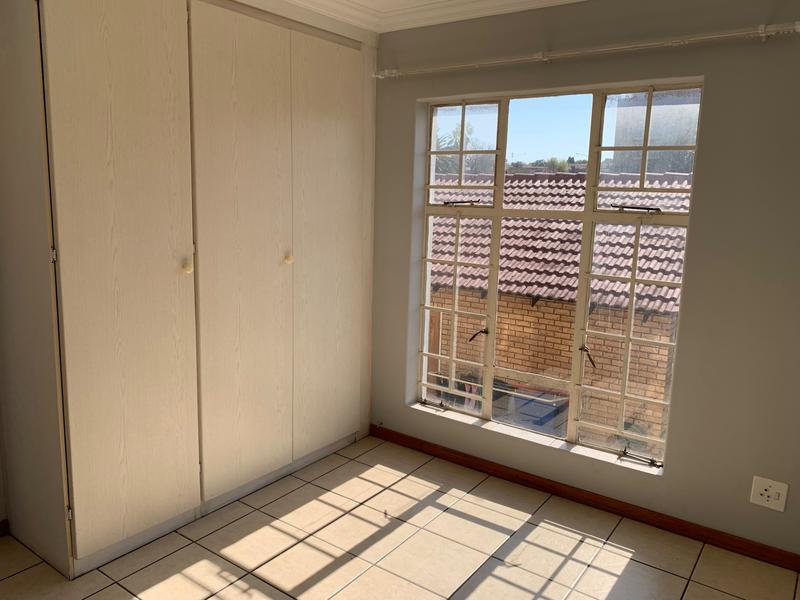 2 Bedroom Property for Sale in Die Hoewes Gauteng