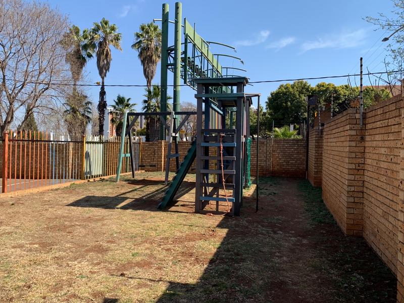 2 Bedroom Property for Sale in Die Hoewes Gauteng